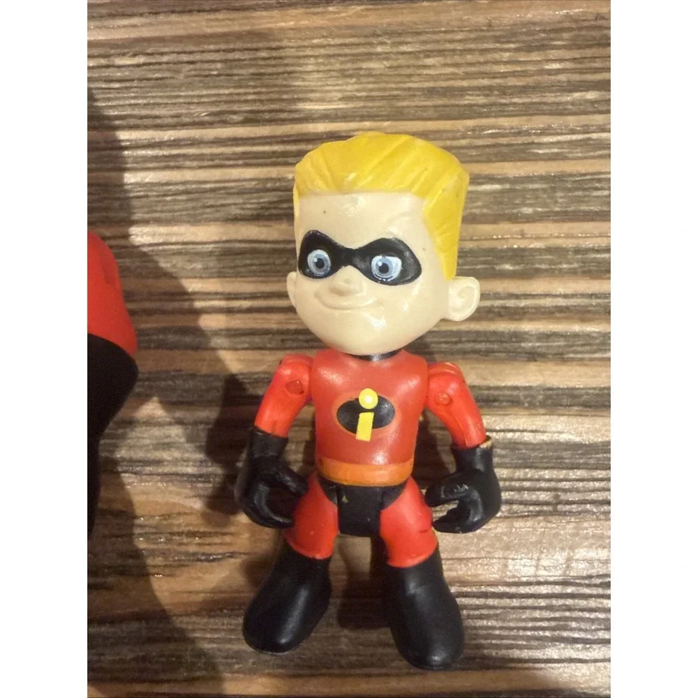 FISHER PRICE IMAGINEXT THE INCREDIBLES MR.‎ INCREDIBLE / DASH FIGURE DISNEY USED